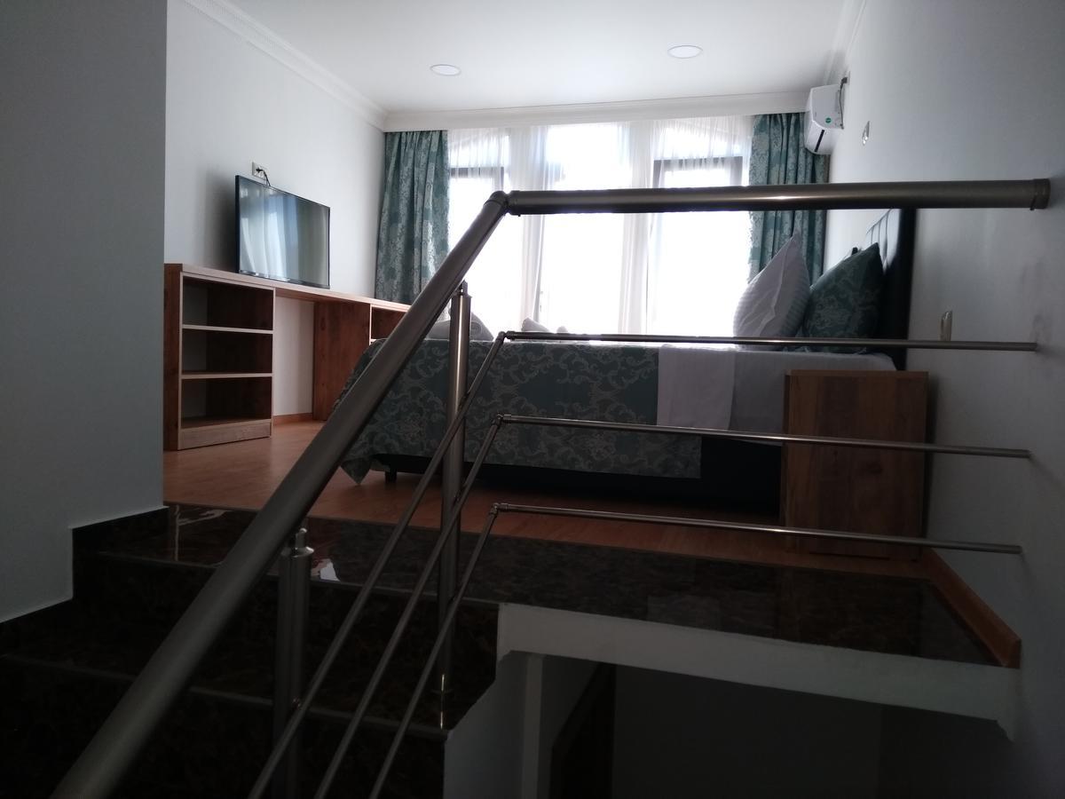 Dzveli Batumi Hotel Екстериор снимка