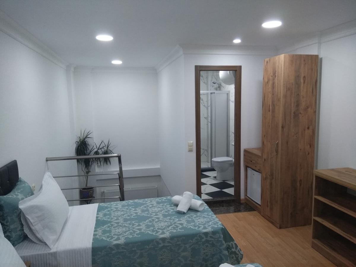 Dzveli Batumi Hotel Екстериор снимка